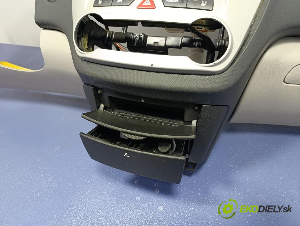 Kia Ceed 2009 kokpit,pristrojová doska