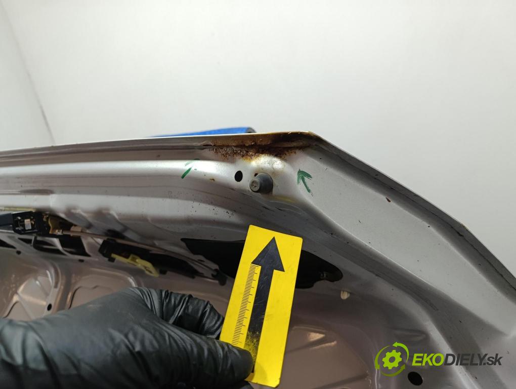 Mitsubishi Lancer 2003 zadní dveře kufra: kufr 
