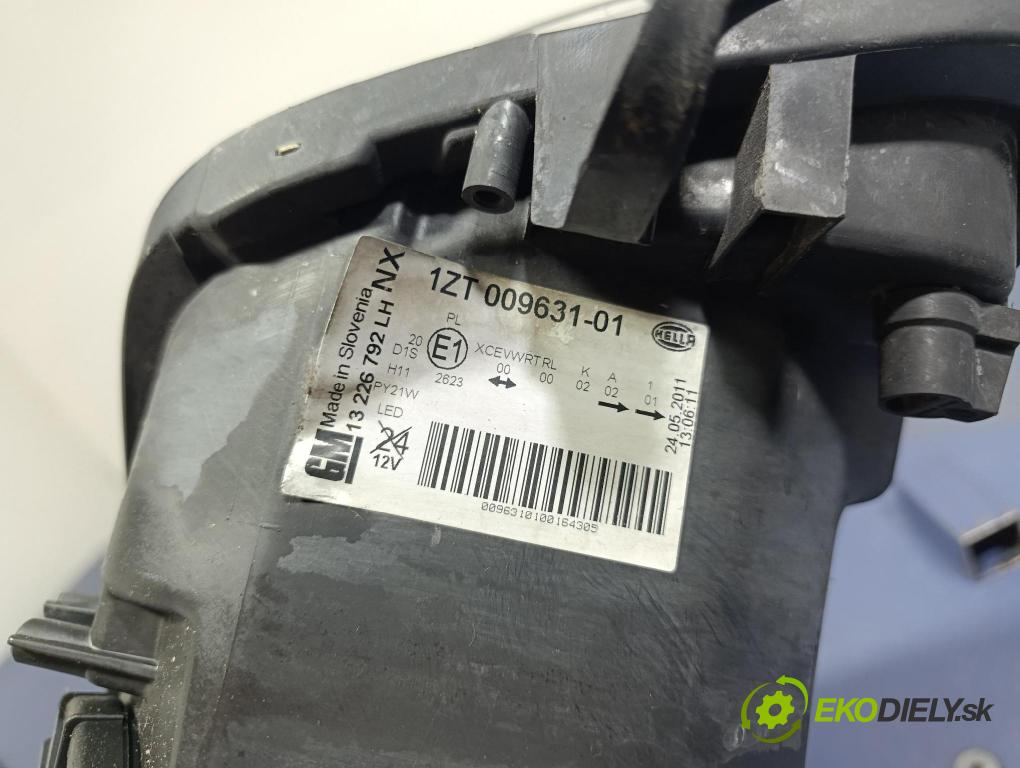 Opel Insignia 2011 světlo Levý: 13226792