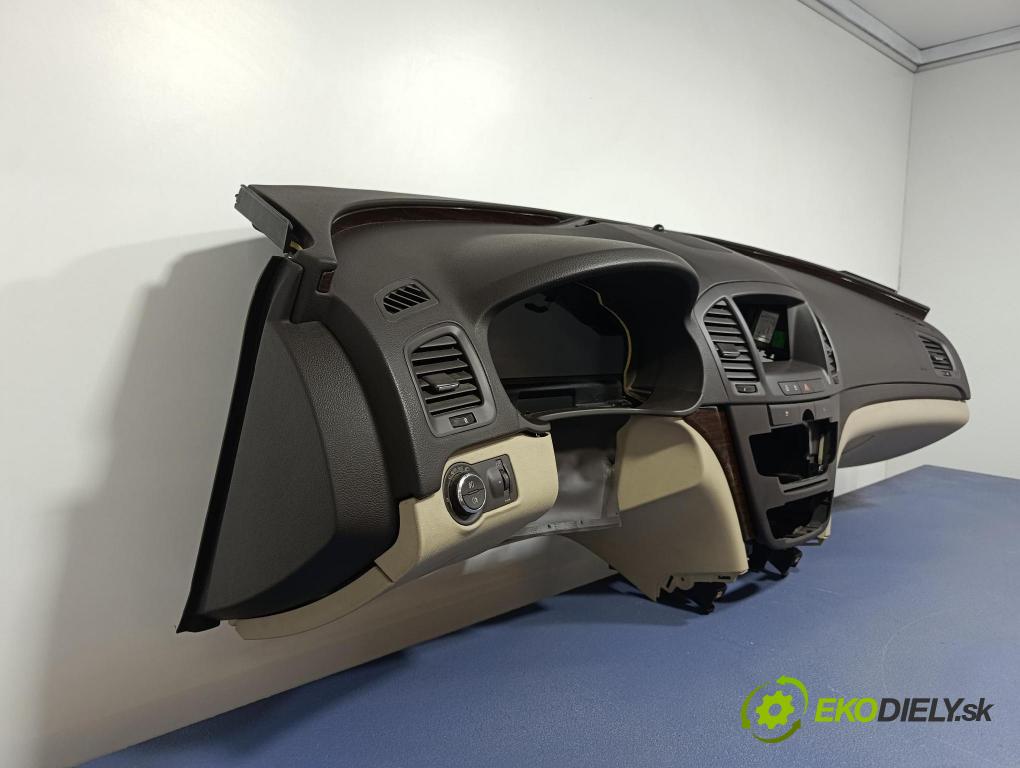 Opel Insignia 2011 kokpit,přistrojova deska 495050031