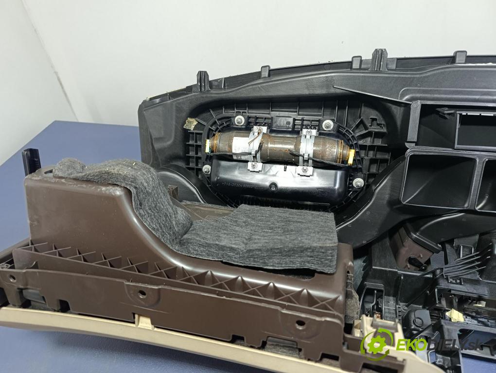 Opel Insignia 2011 kokpit,přistrojova deska 495050031