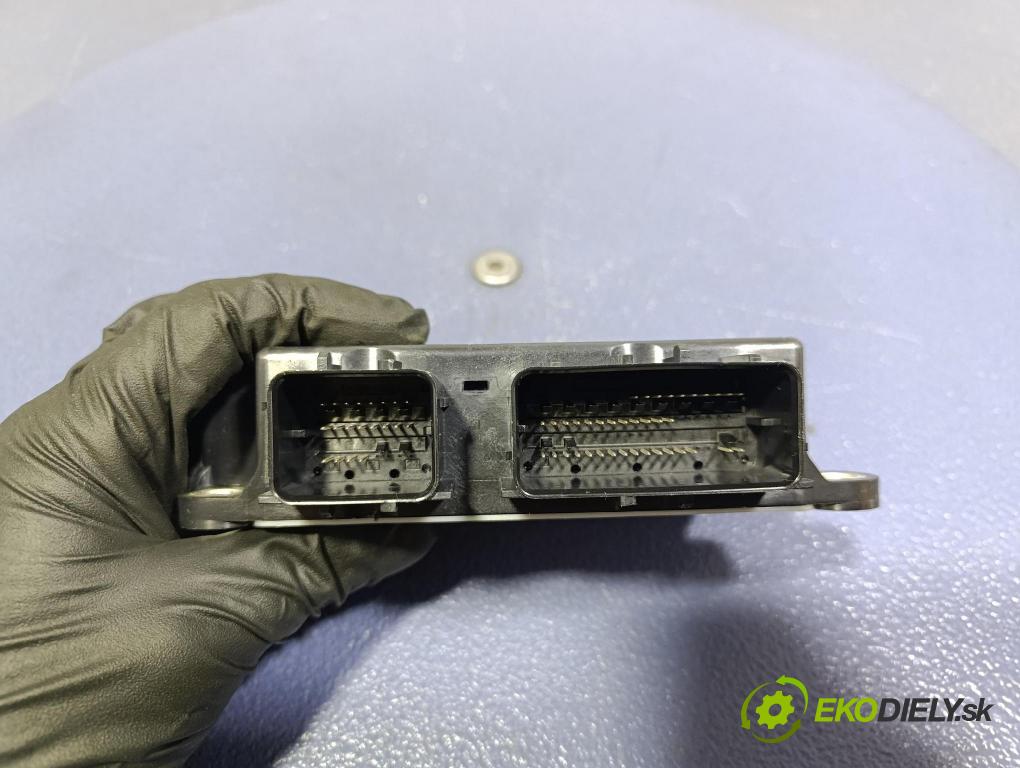 Opel Insignia 2011 kokpit,přistrojova deska 495050031