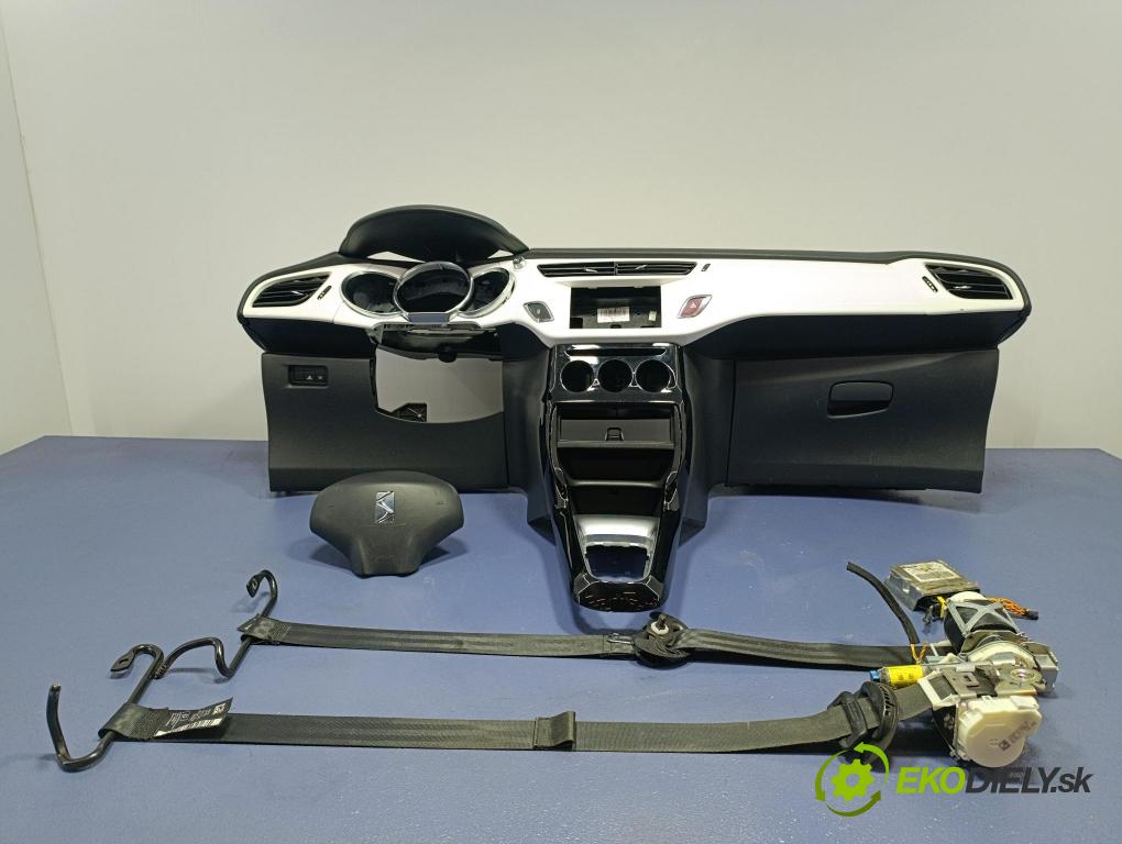 Citroen Ds3 2011 kokpit,pristrojová doska