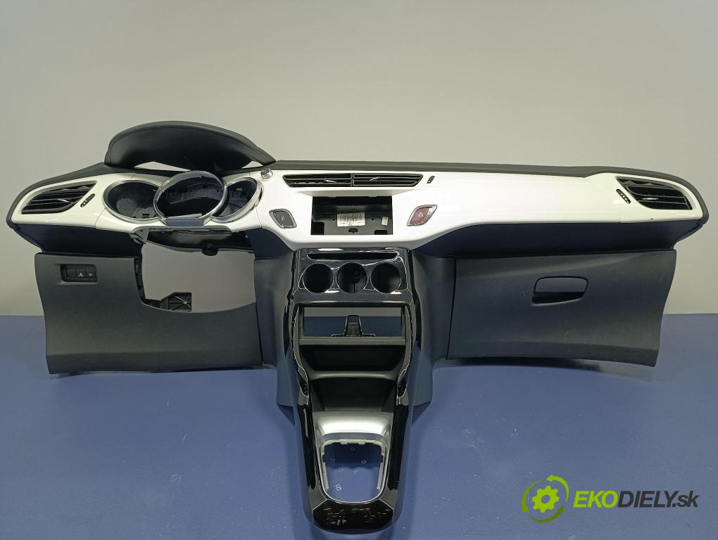 Citroen Ds3 2011 kokpit,pristrojová doska