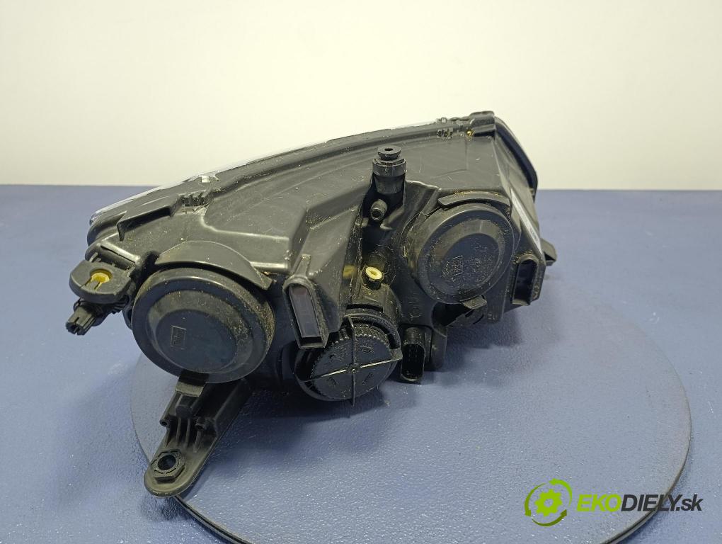 Skoda Rapid 0 Reflektor: Vľavo: 5JB941017