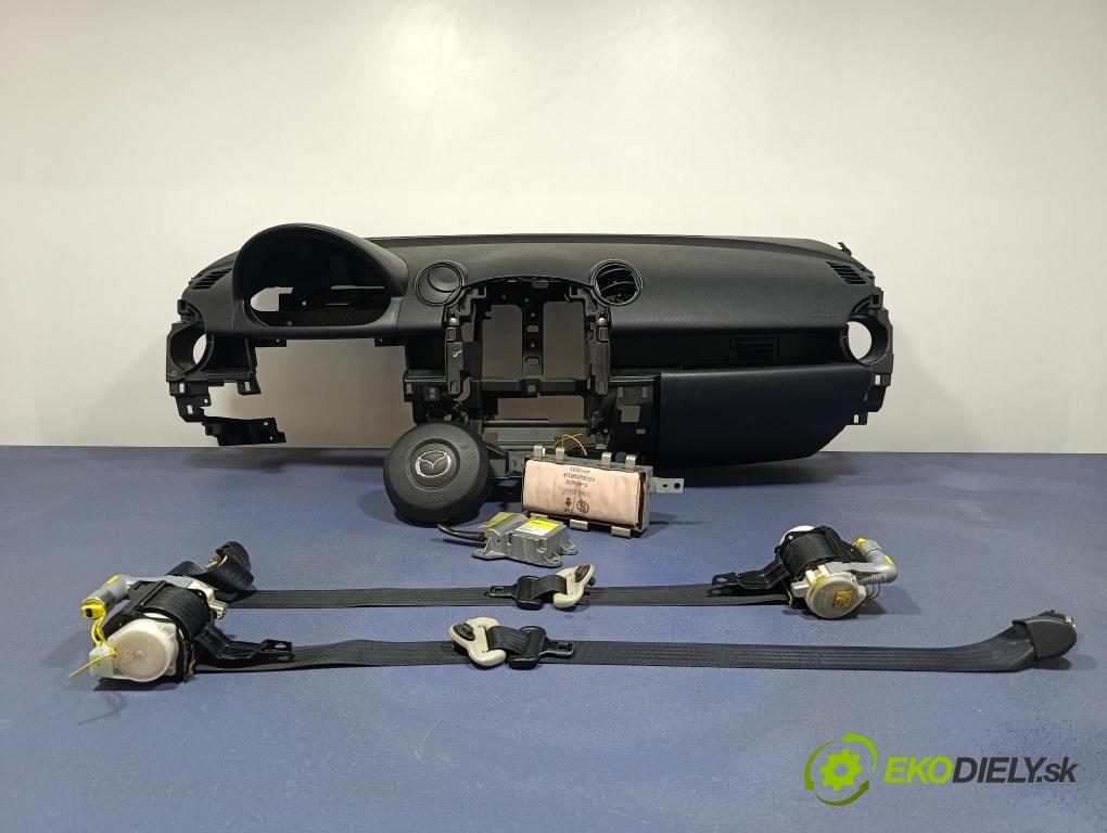 Mazda 2 2008 kokpit,pristrojová doska