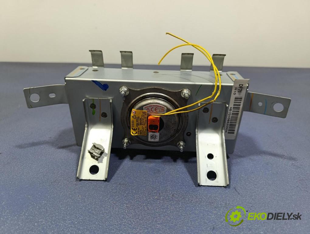 Mazda 2 2008 kokpit,pristrojová doska