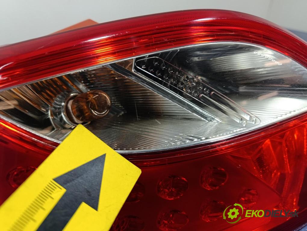 Mazda 2 2008 svetlo / reflektor zad ľavá Vonkajsia: P5776L