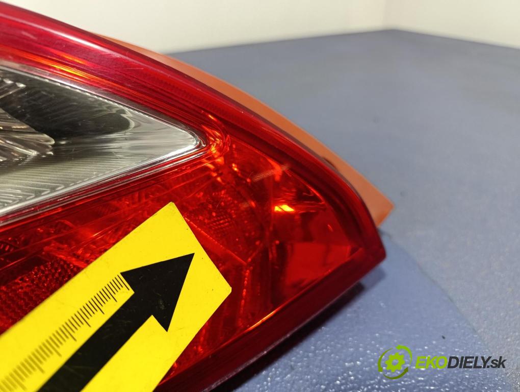 Mazda 2 2008 svetlo / reflektor zad ľavá Vonkajsia: P5776L
