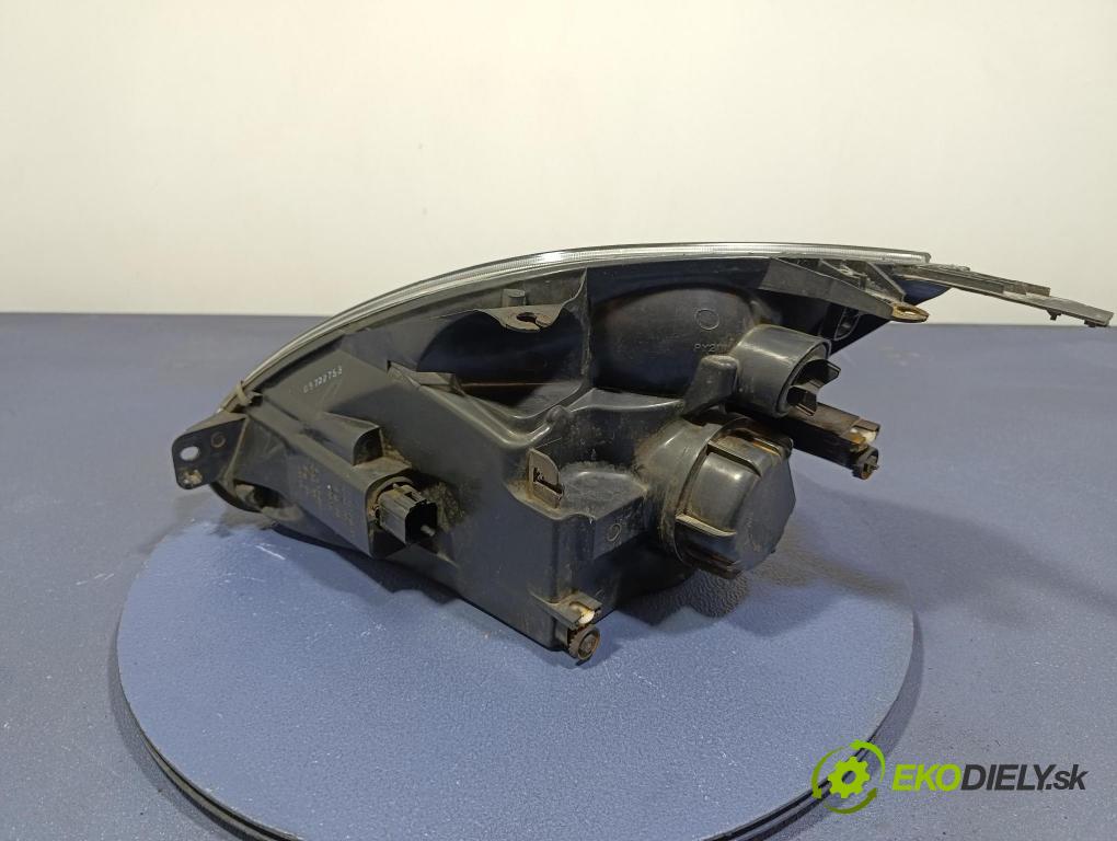 Ford Fiesta 2003 Reflektor: v pravo:
