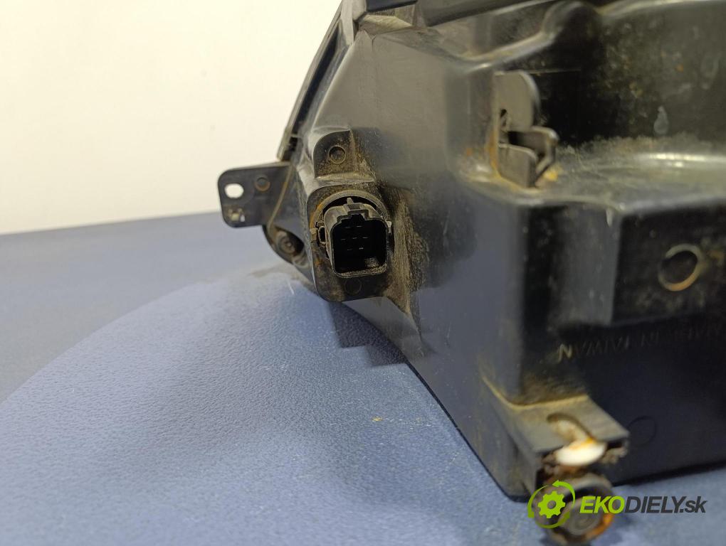 Ford Fiesta 2003 Reflektor: v pravo: