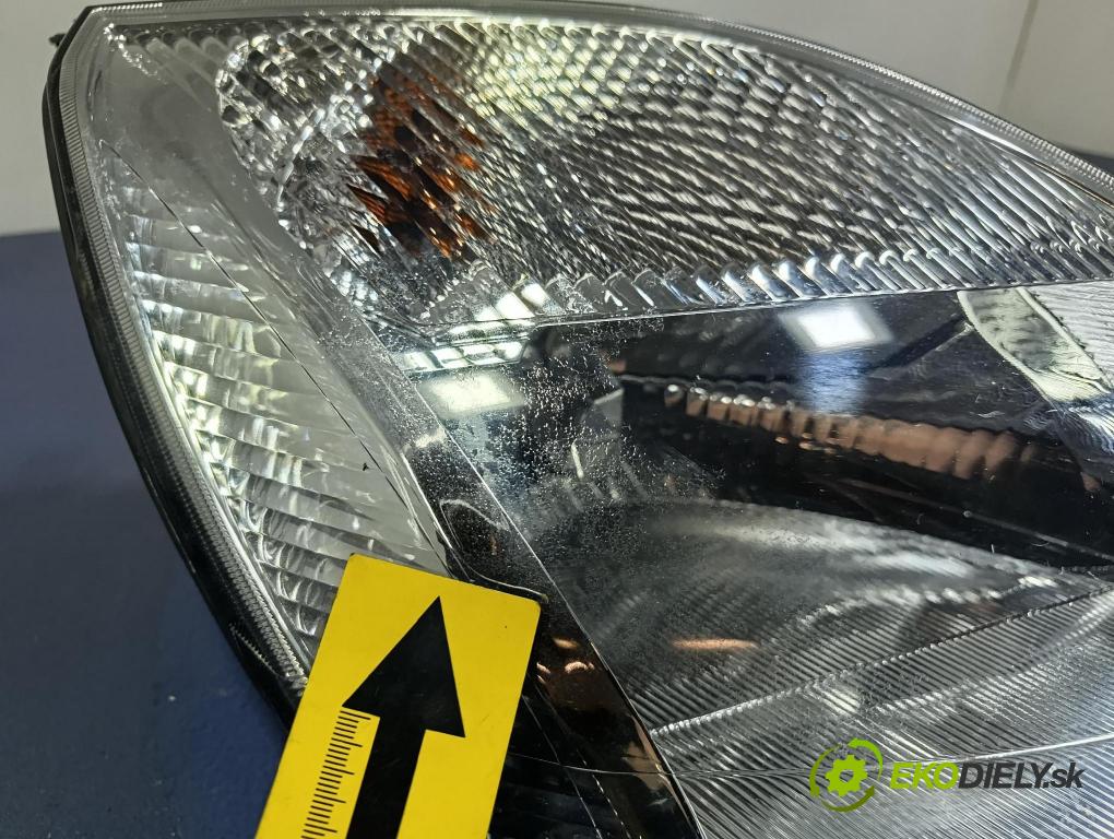 Ford Fiesta 2003 Reflektor: v pravo: