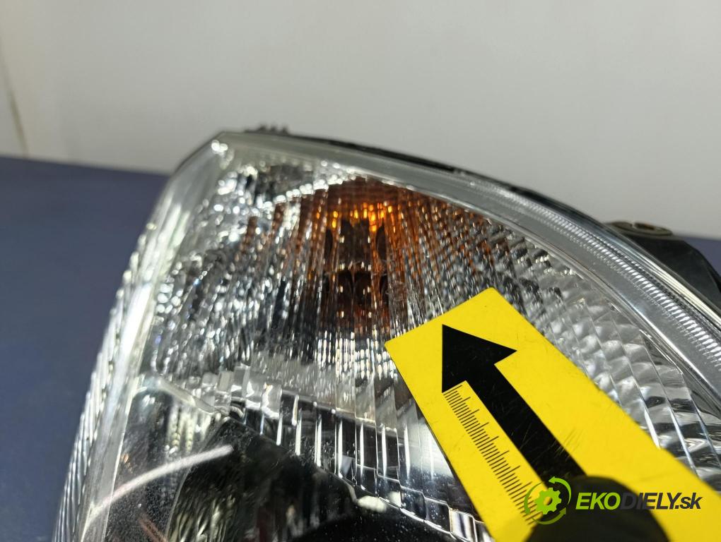 Ford Fiesta 2003 Reflektor: v pravo:
