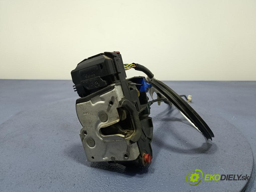 Saab 9-3 2004 zámok dvere zad Vľavo: 12903479