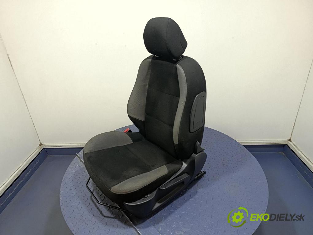 Peugeot 207 2007 Sedačka Ovládače: