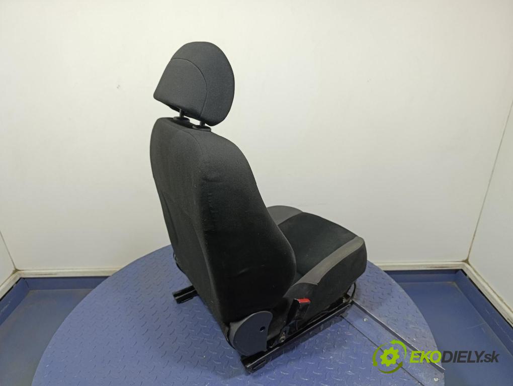 Peugeot 207 2007 Sedačka Ovládače: