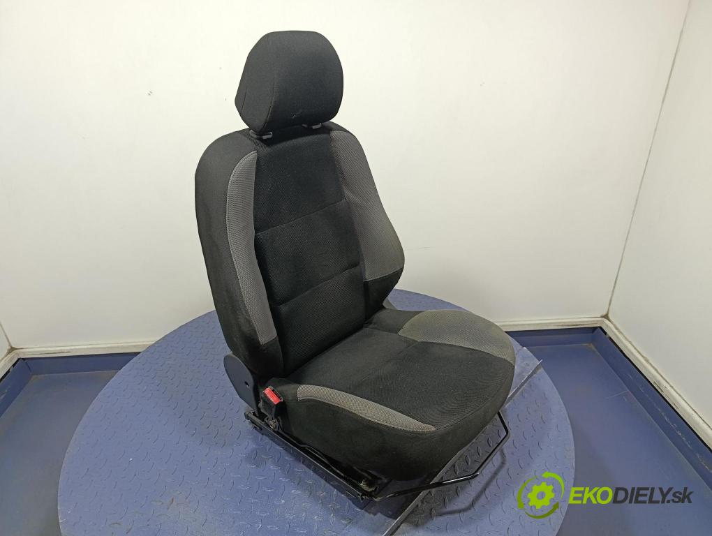 Peugeot 207 2007 Sedačka Ovládače: