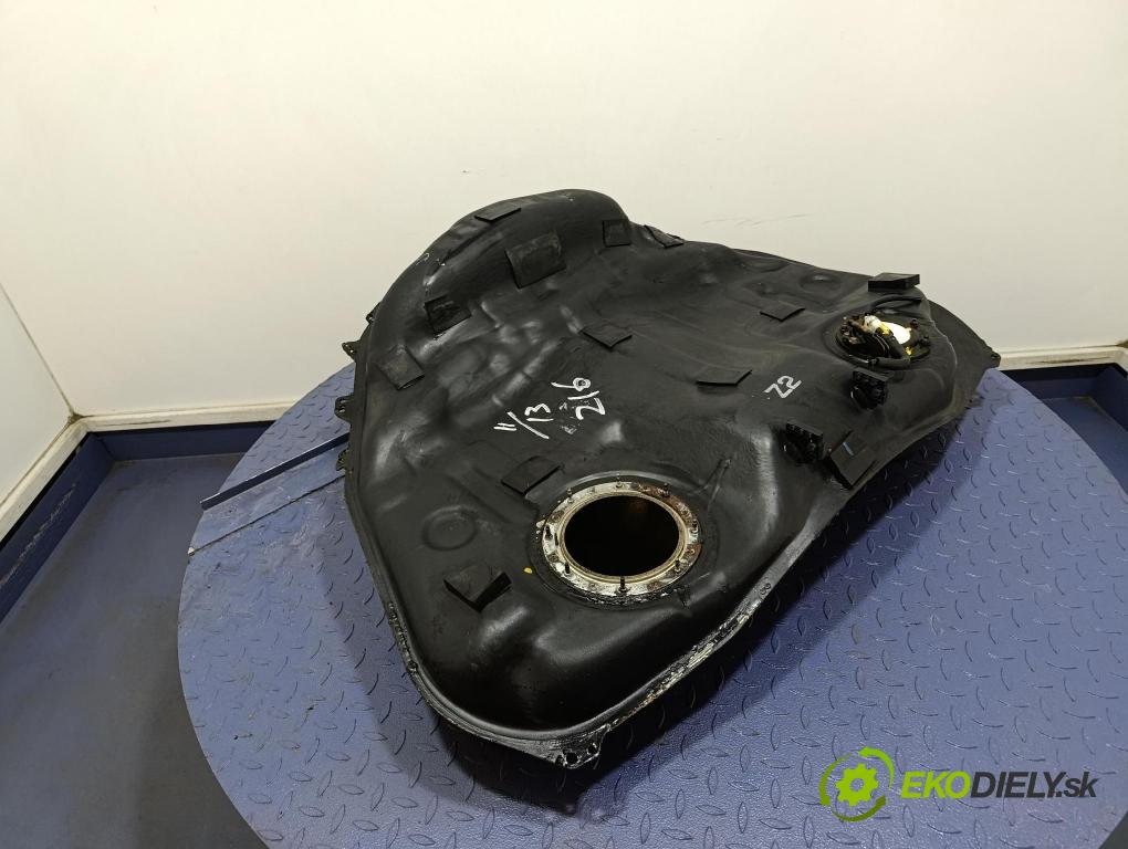 Subaru Impreza 2008 Nádrž: paliva
