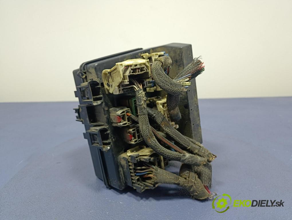 Chrysler Pacifica 2005 skříňka Pojistky 05082790AH