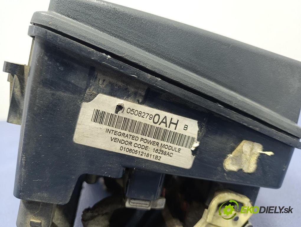 Chrysler Pacifica 2005 skříňka Pojistky 05082790AH