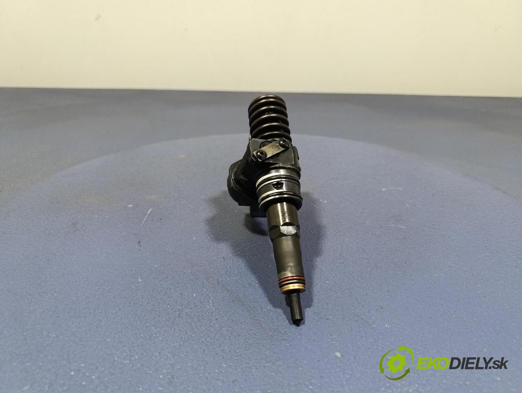 Vw Passat 2006 vstřikovač 038130073AG