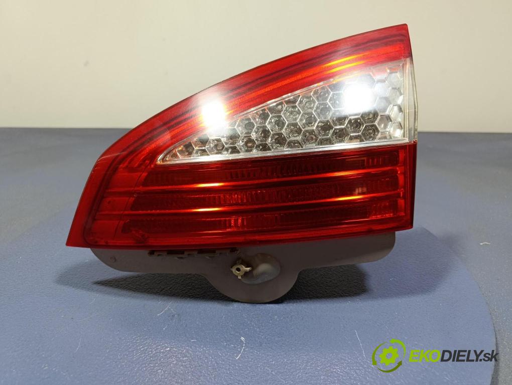 Ford Mondeo 2008 svetlo / reflektor zad Prava: Vnútri: 7S71-13A602-B