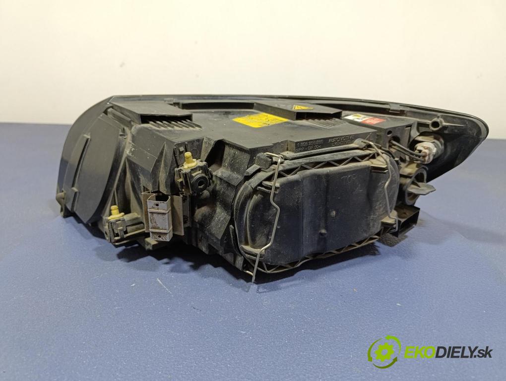 Volvo V50 2004 světlo v pravo: 30698653