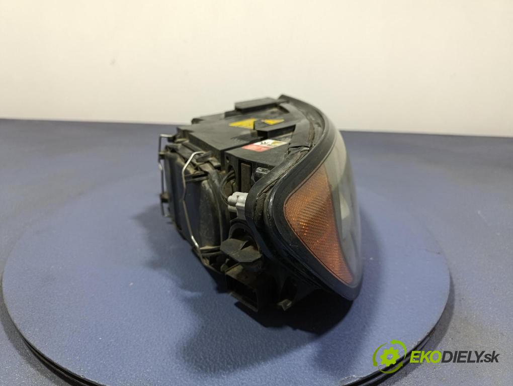 Volvo V50 2004 světlo v pravo: 30698653