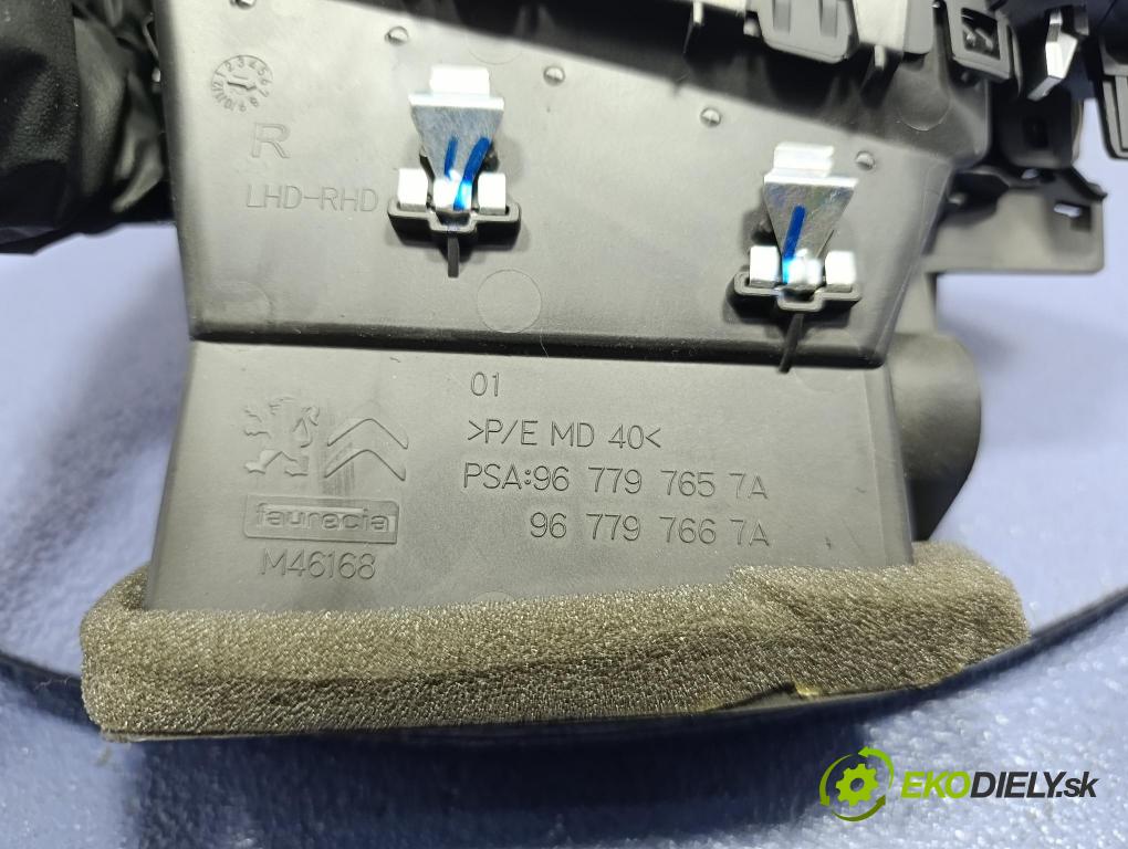 Citroen C4 picasso 2013 Mřížky Proud vzduchu Vzduch: 967797657A
