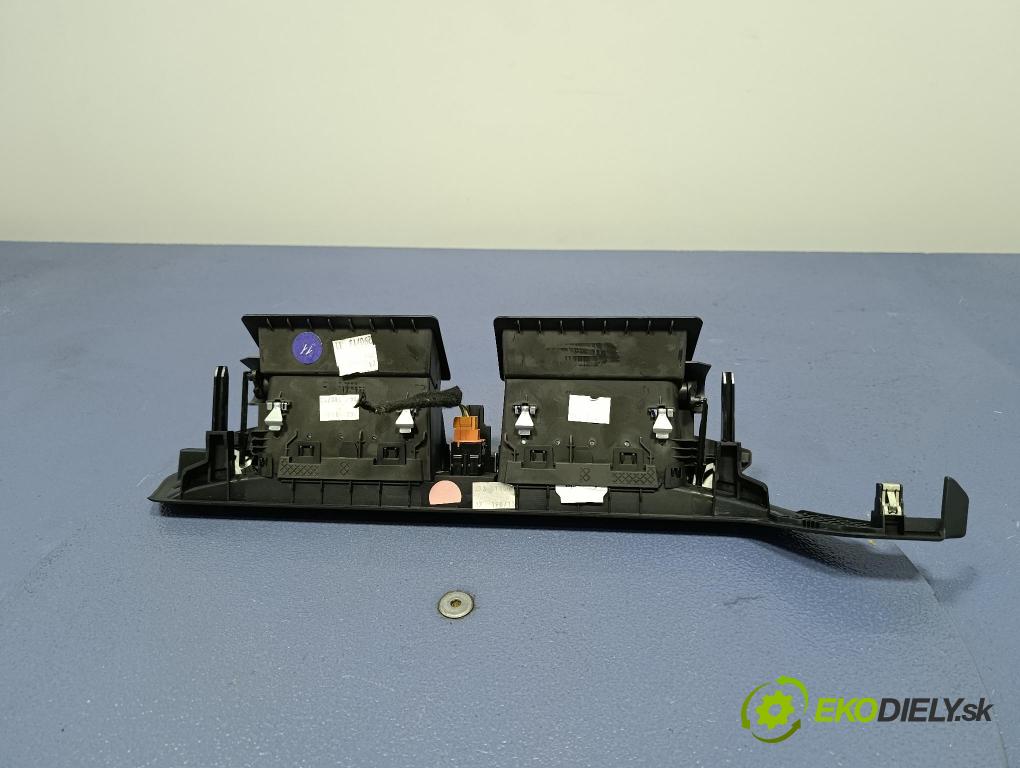 Citroen C4 picasso 2013 Mřížky Proud vzduchu Vzduch: 967797537A
