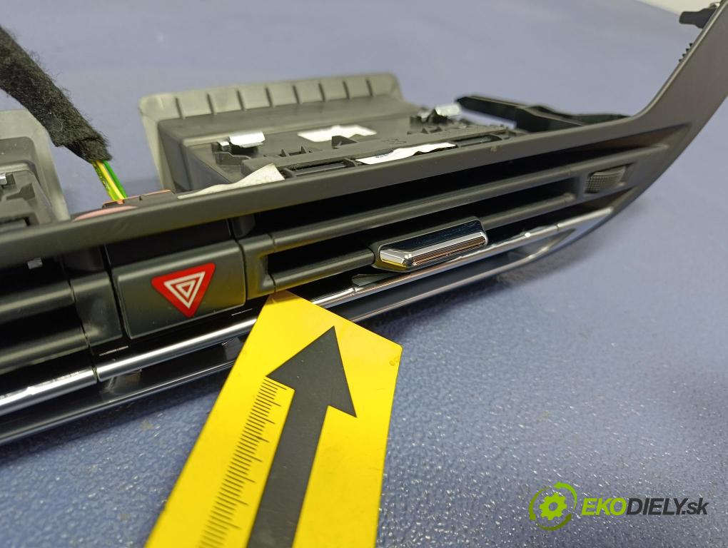 Citroen C4 picasso 2013 Mřížky Proud vzduchu Vzduch: 967797537A