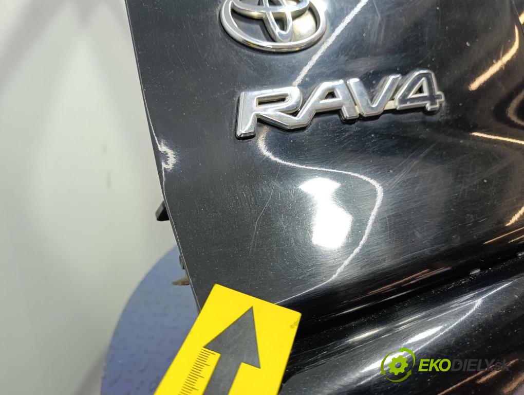Toyota Rav4 2003 zadna dveře kufra: kufra: