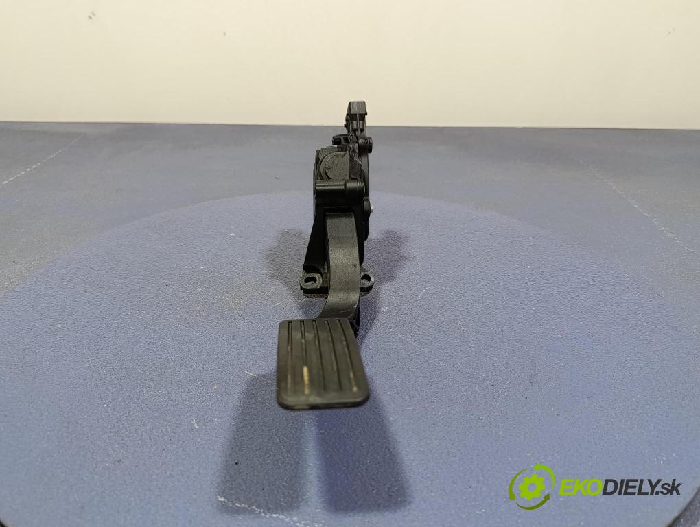 Mg Zs 2024 pedal Plyn: 11790269