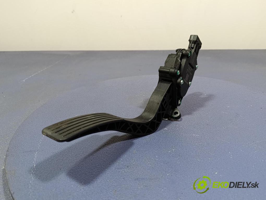 Mg Zs 2024 pedal Plyn: 11790269