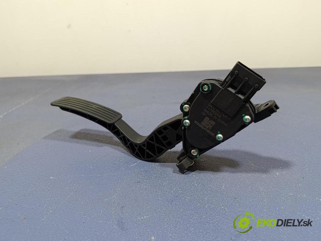 Mg Zs 2024 pedal Plyn: 11790269