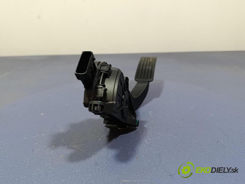 Mg Zs 2024 pedal Plyn: 11790269