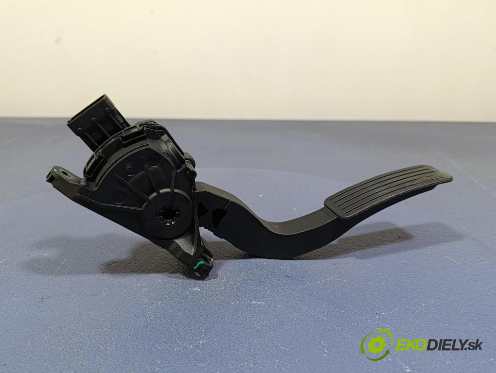 Mg Zs 2024 pedal Plyn: 11790269