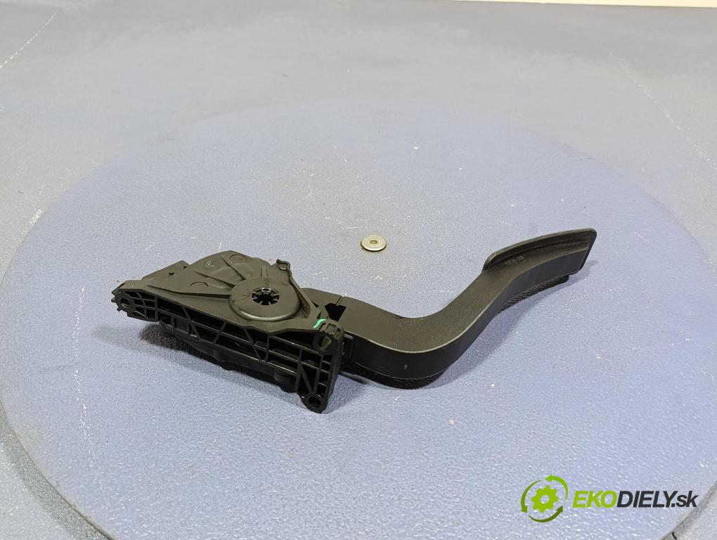 Mg Zs 2024 pedal Plyn: 11790269