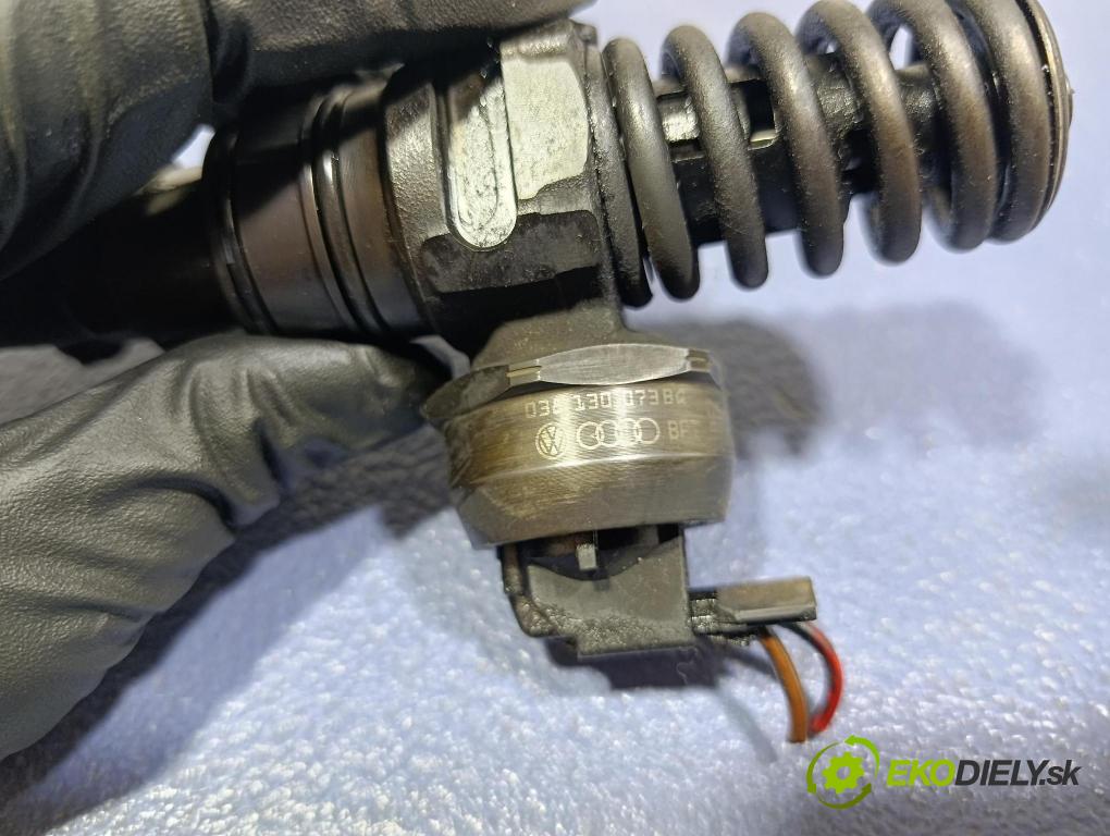 Audi A3 2006 vstrek 038130073BQ