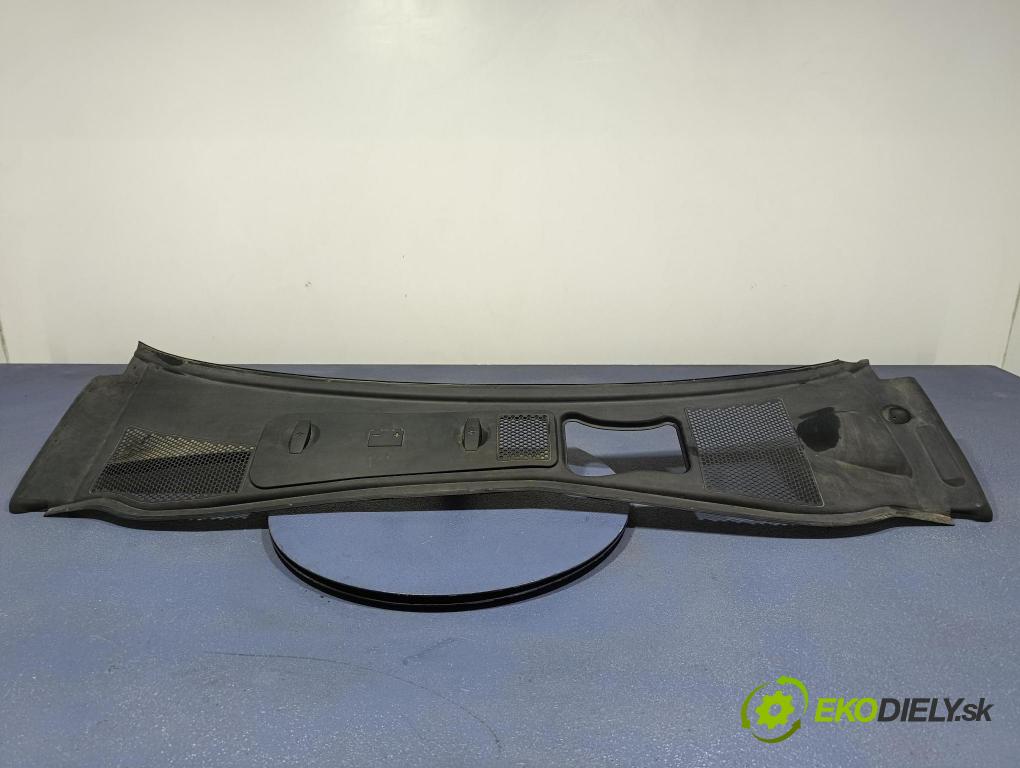 Vw Passat 2005 kryt Motor: 8D0133849A