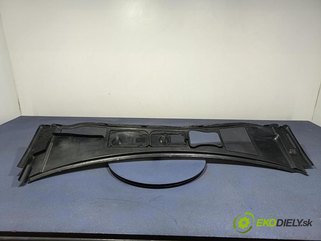 Vw Passat 2005 kryt Motor: 8D0133849A