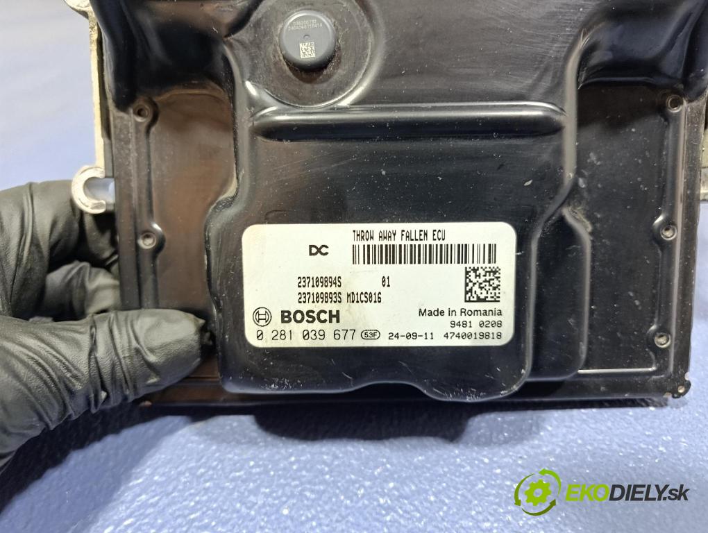Renault Kangoo 2024 řídící jednotka Motor: 237109894S