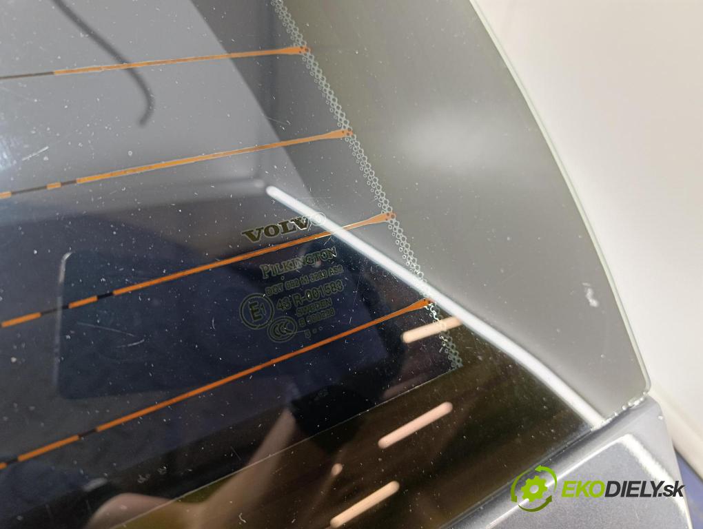 Volvo V70 2004 zadní dveře kufra: kufr