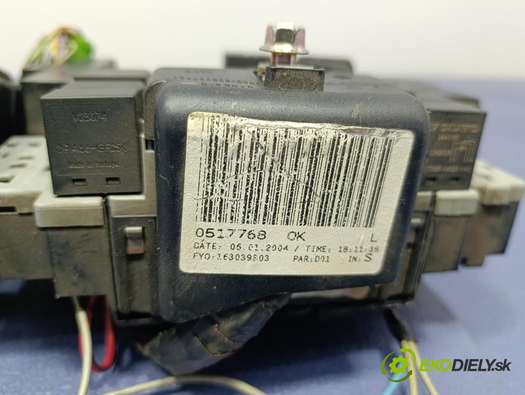 Volvo V70 2004 riadiaca jednotka Motor: 0281011078
