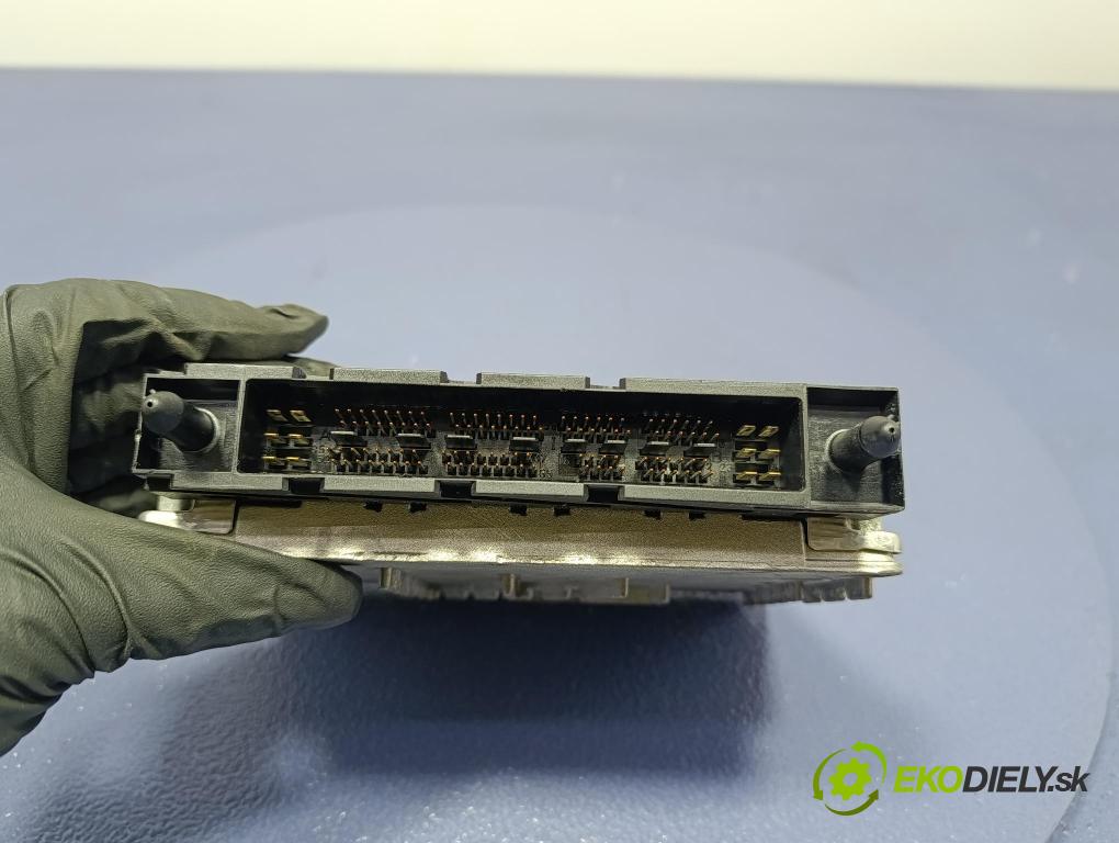 Volvo V70 2004 riadiaca jednotka Motor: 0281011078