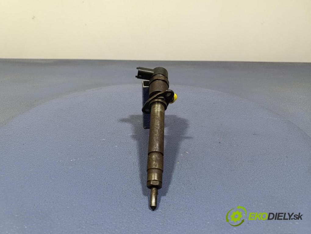 Volvo V70 2004 vstřikovač 8658352