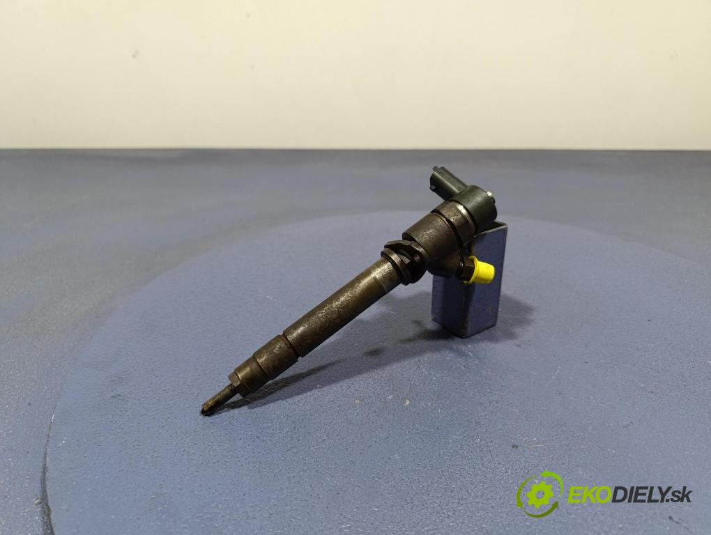 Volvo V70 2004 vstřikovač 8658352