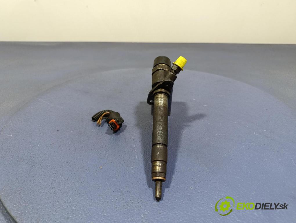 Volvo V70 2004 vstřikovač 8658352