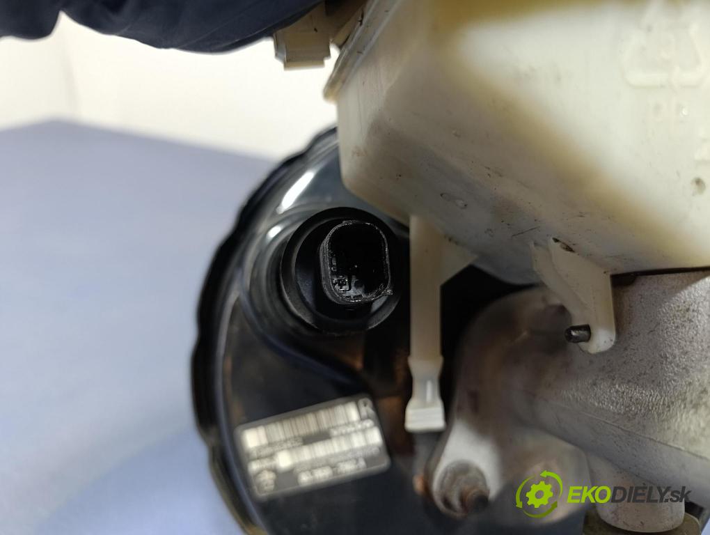 Volvo V70 2004 servo Brzdní: P30683452
