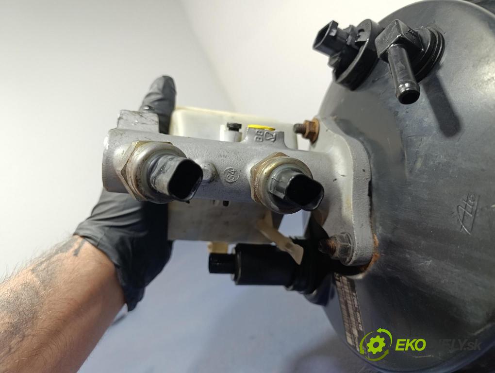 Volvo V70 2004 servo Brzdní: P30683452